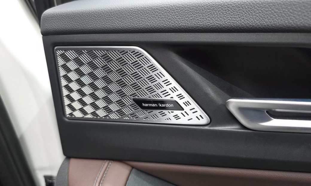 BMW 2-Series 220i Luxury, 2025
