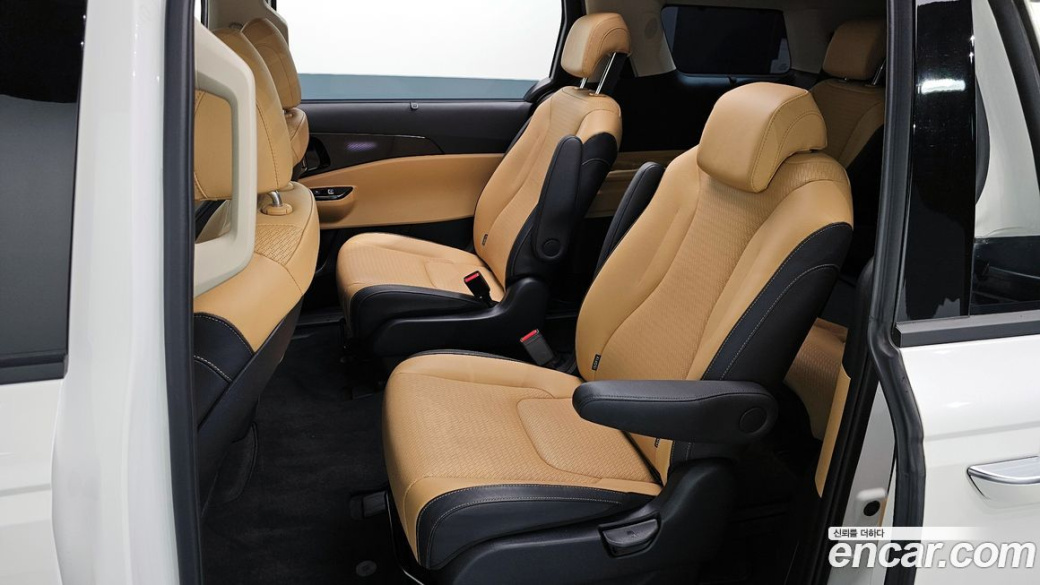Kia Carnival 9-Seater Signature, 2023