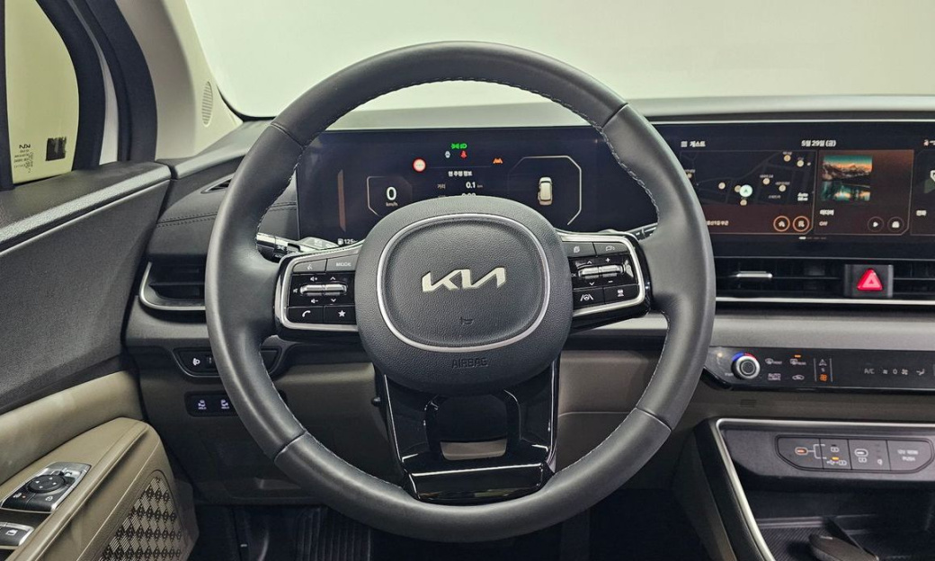 Kia Carnival 9-Seater Prestige, 2025
