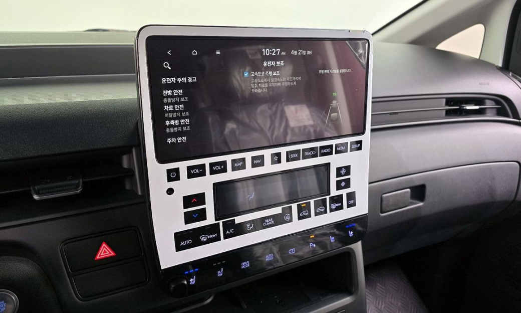Hyundai Staria Tourer 11-Seater, 2024