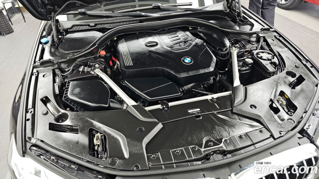 BMW 5-Series 520i Luxury, 2022