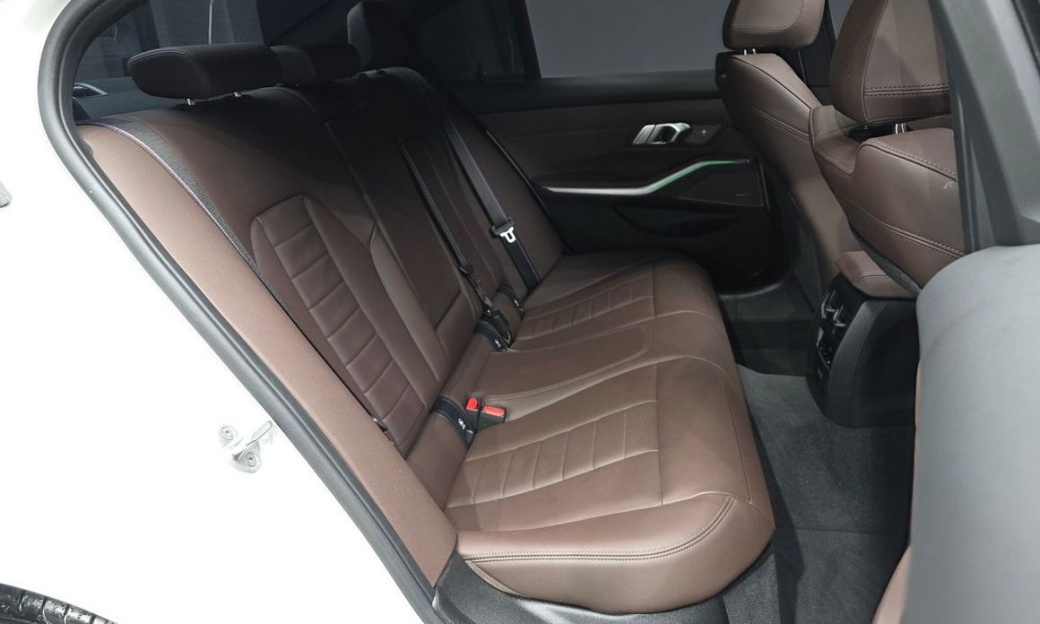 BMW 3-Series M340i Pro, 2025
