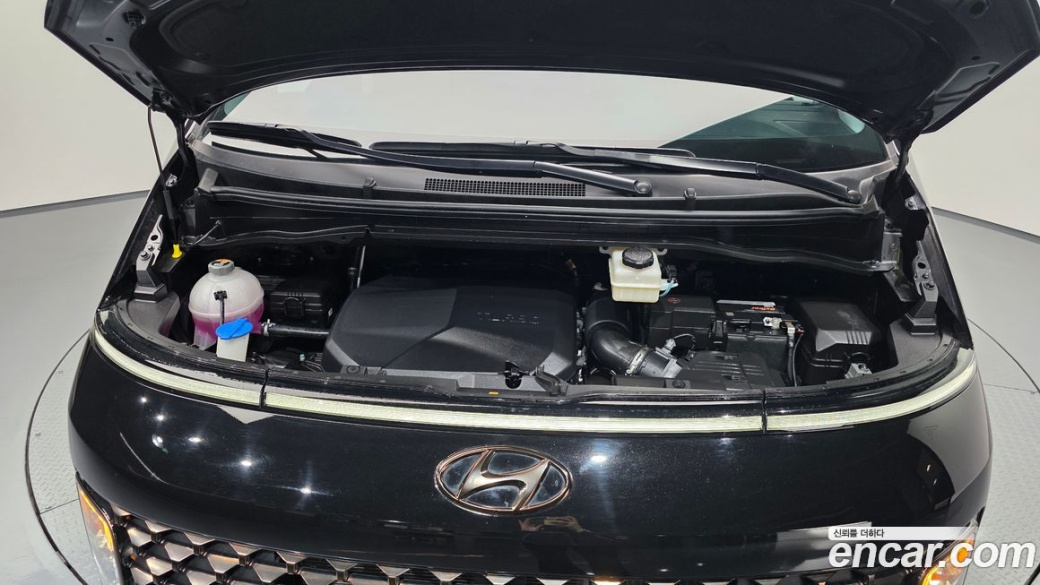 Hyundai Staria Lounge 9-Seater, 2022