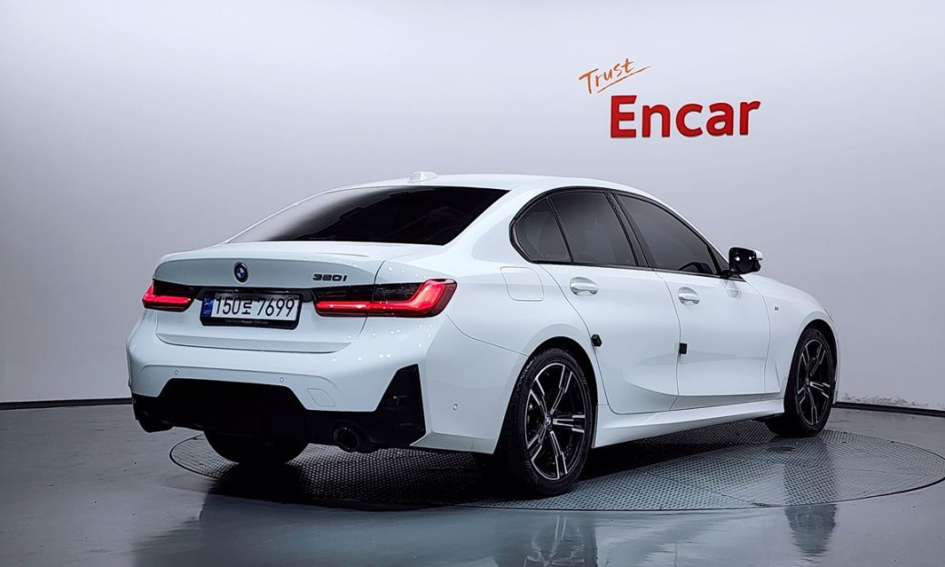BMW 3-Series 320i M Sport, 2024