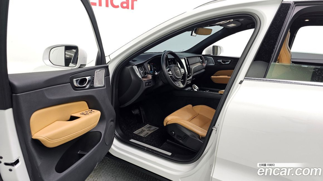 Volvo XC60 B5 Inscription, 2022
