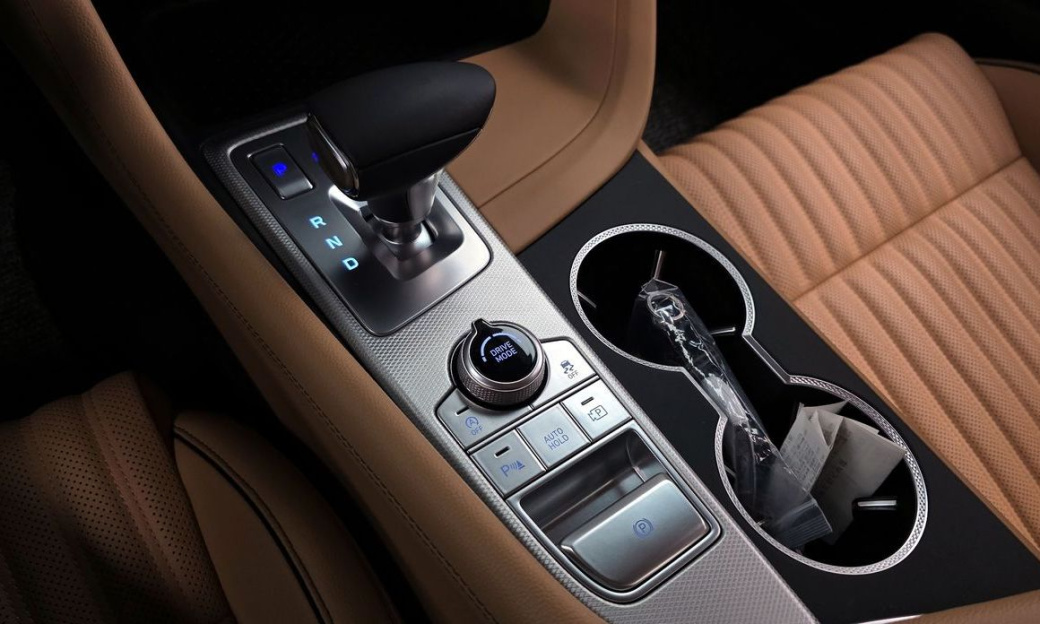 Genesis G70 Gasoline 2.5T 4WD, 2025