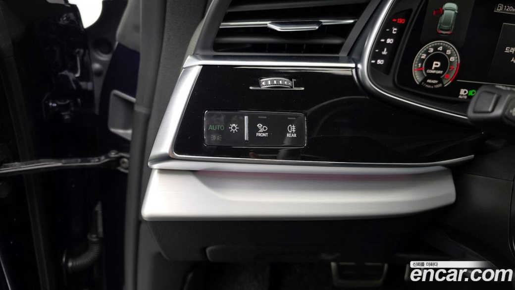 Audi Q8 55 TFSI Quattro Premium, 2022