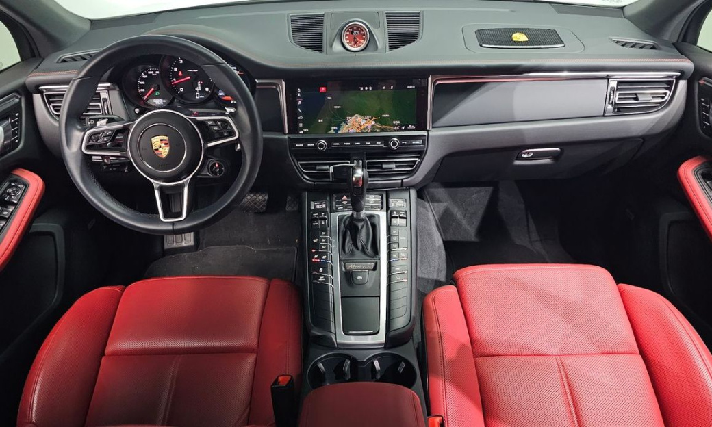Porsche Macan 2.0, 2021