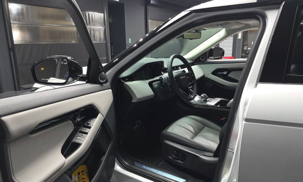 Land Rover Range Rover Evoque P250 Dynamic SE, 2025