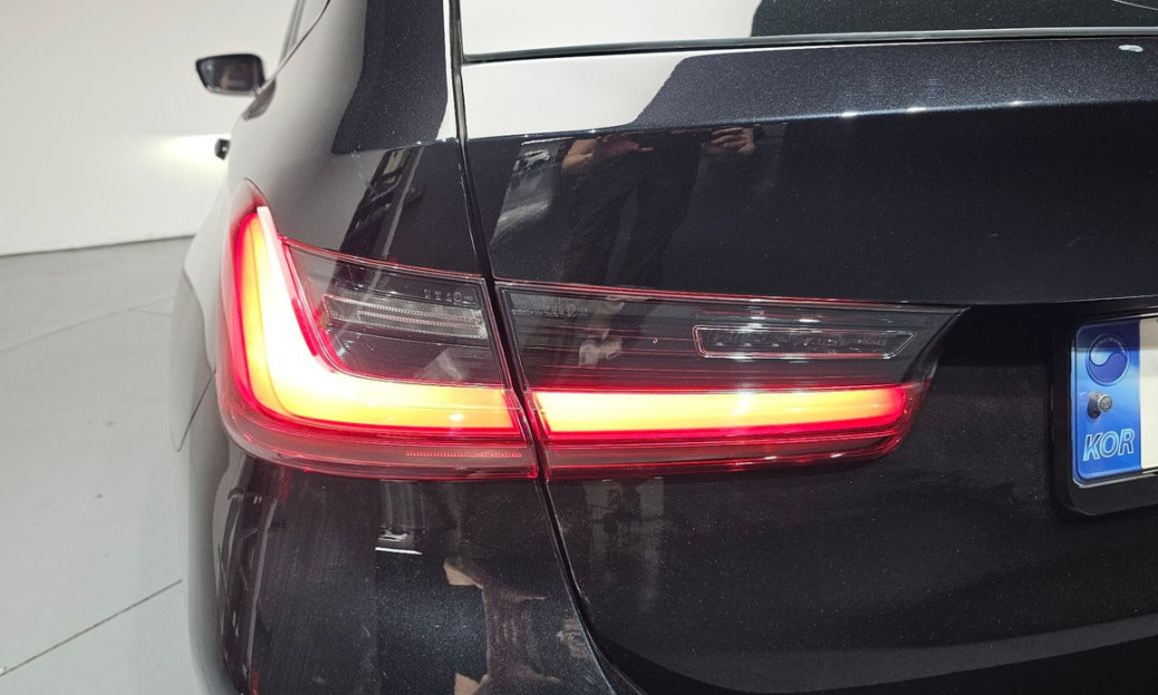 BMW 3-Series 320i Touring M Sports, 2024