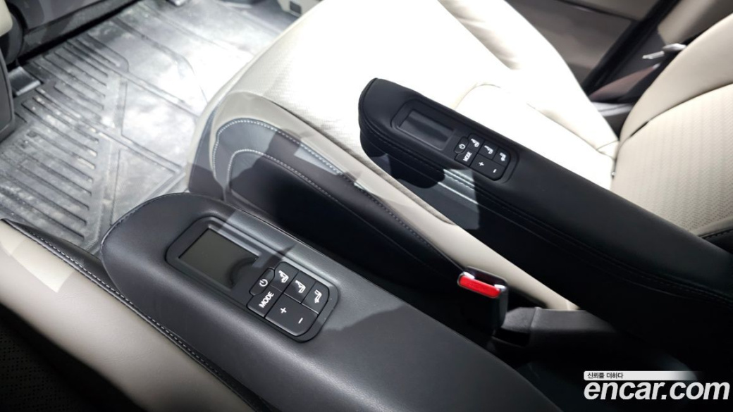 Kia Carnival 7-Seater Gravity, 2025