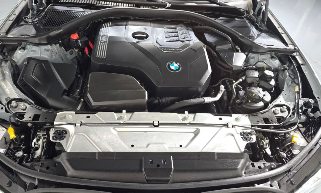 BMW 3-Series 320i M Sport, 2023