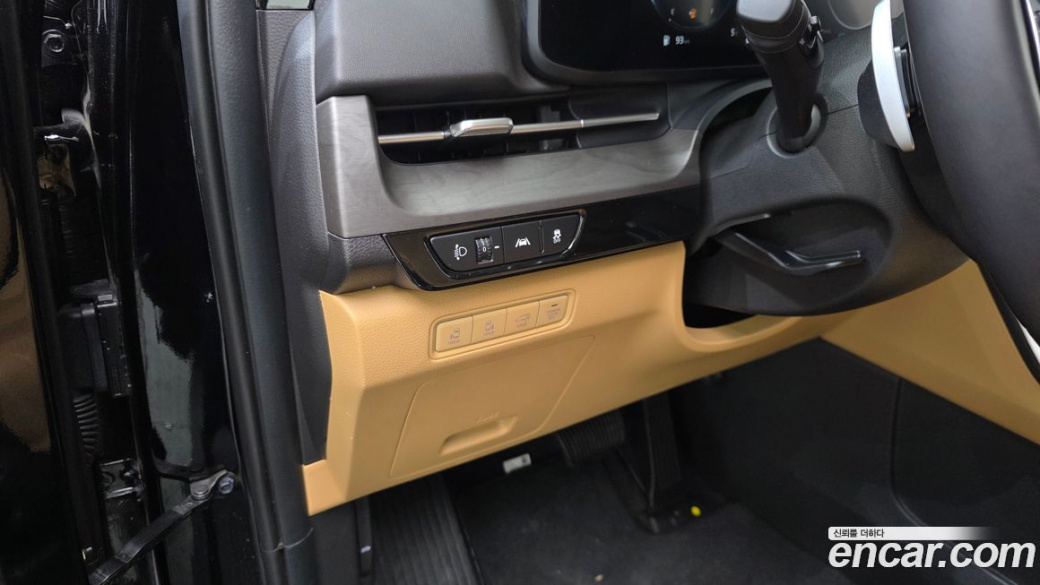 Kia Carnival 7-Seater Signature, 2023