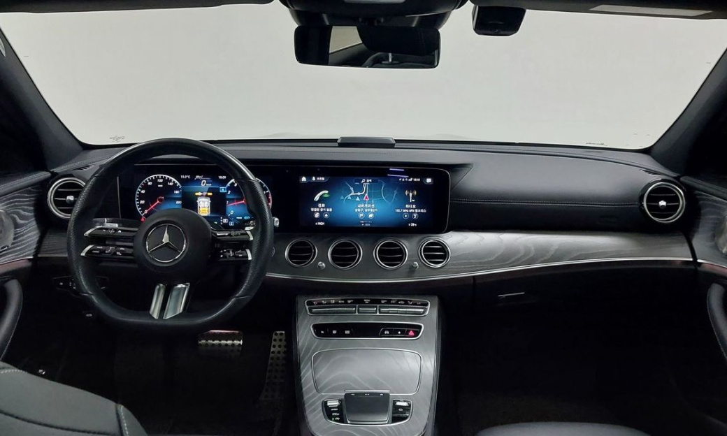 Mercedes-Benz E-Class E350 4MATIC AMG Line, 2022