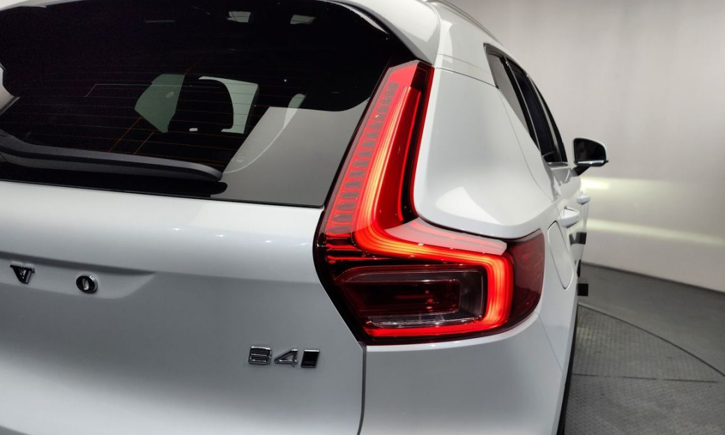 Volvo XC40 B4 Ultra Bright, 2025