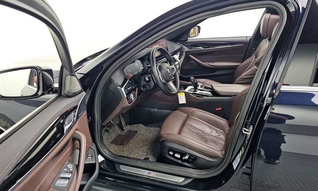 BMW 5-Series 530i M Sport Package, 2022