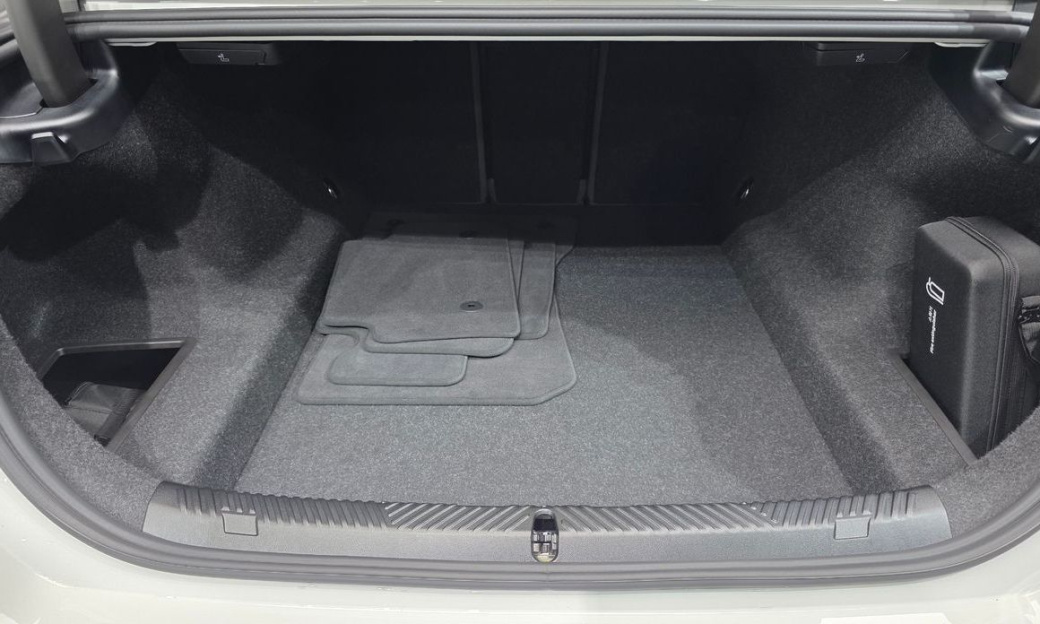 BMW 5-Series 520i M Sport, 2025