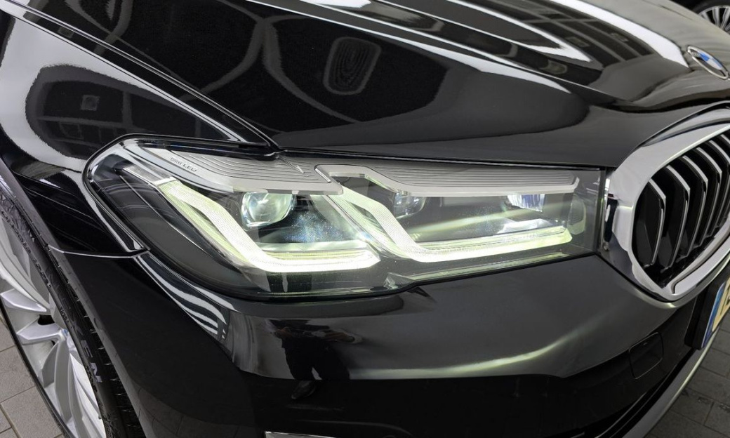 BMW 5-Series 520i Luxury, 2022