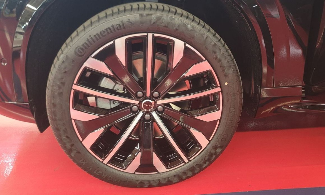 Volvo XC90 B6 Ultra Dark, 2026