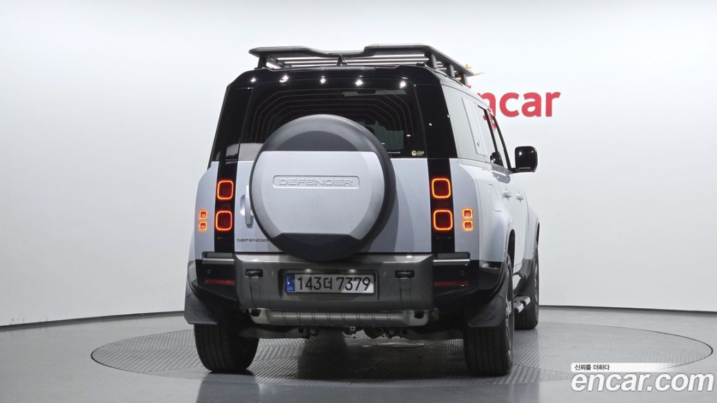 Land Rover Defender 110 P300 X-Dynamic SE, 2024