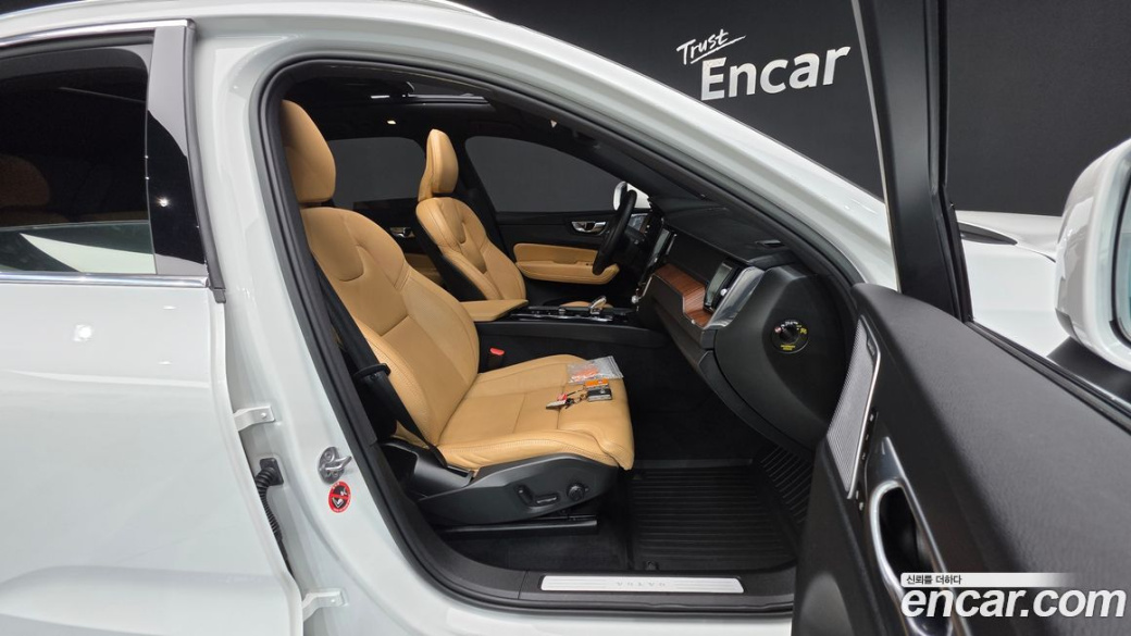 Volvo XC60 B5 Ultimate Bright, 2023