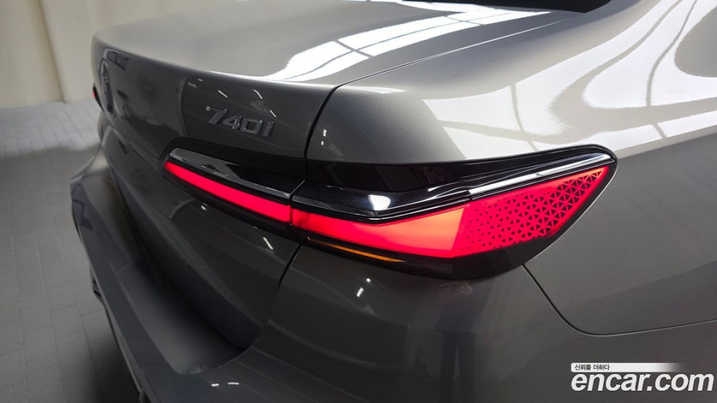 BMW 7-Series 740i xDrive M Sport, 2025