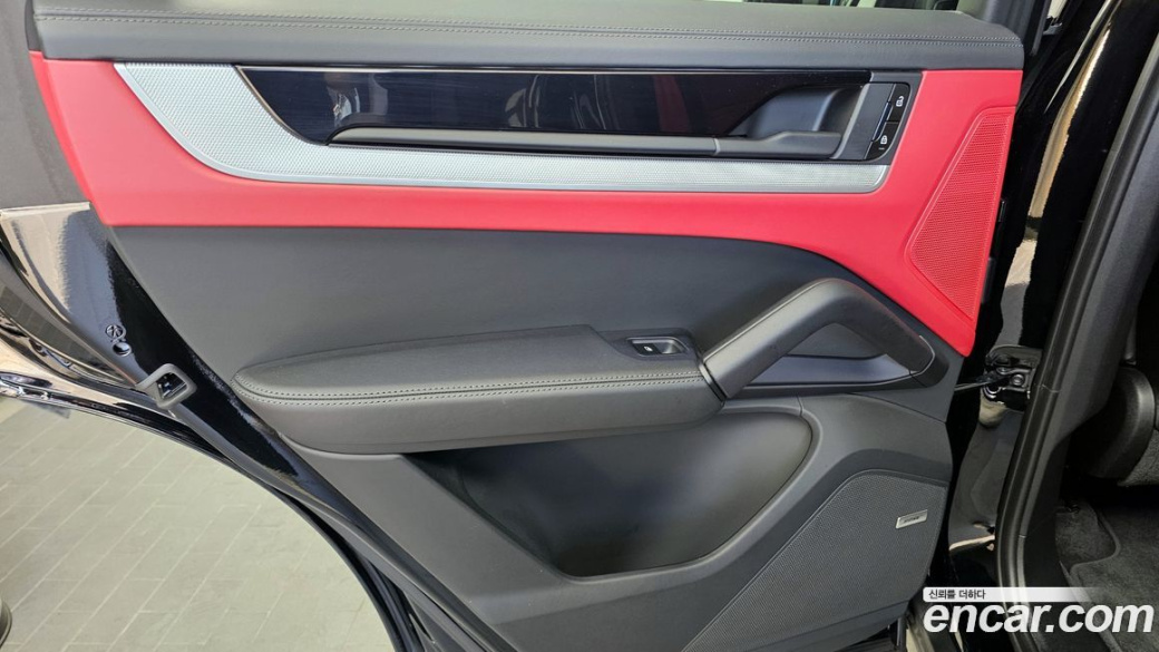 Porsche Cayenne 3.0, 2024