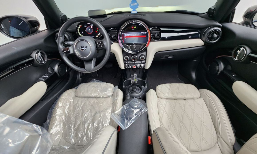 Mini Cooper Convertible Classic Launch Pack, 2023