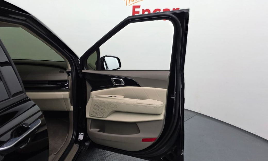 Kia Carnival 7-Seater Gravity, 2025
