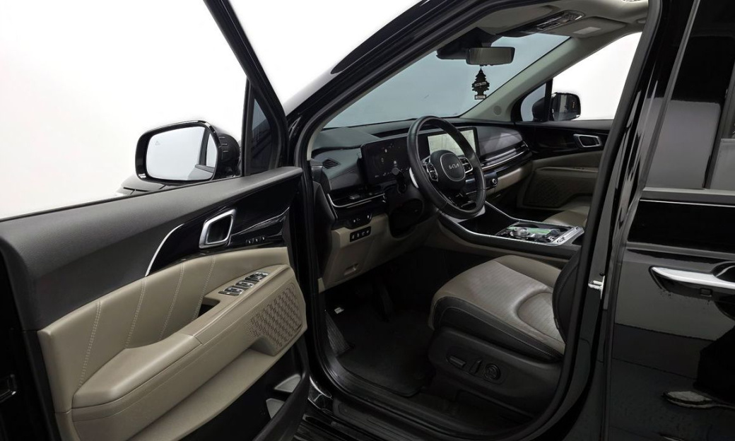 Kia Carnival 7-Seater Gravity, 2024