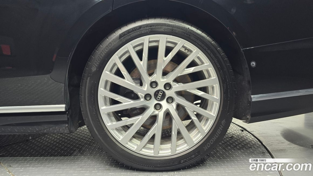 Audi A8 55 TFSI Quattro LWB, 2021