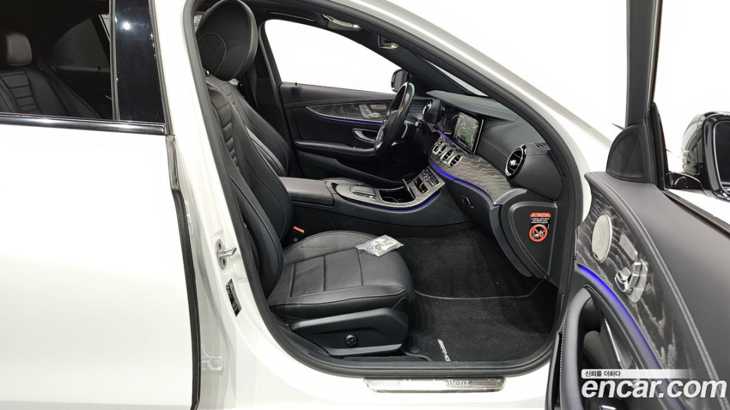 Mercedes-Benz E-Class E350 4MATIC AMG Line, 2023