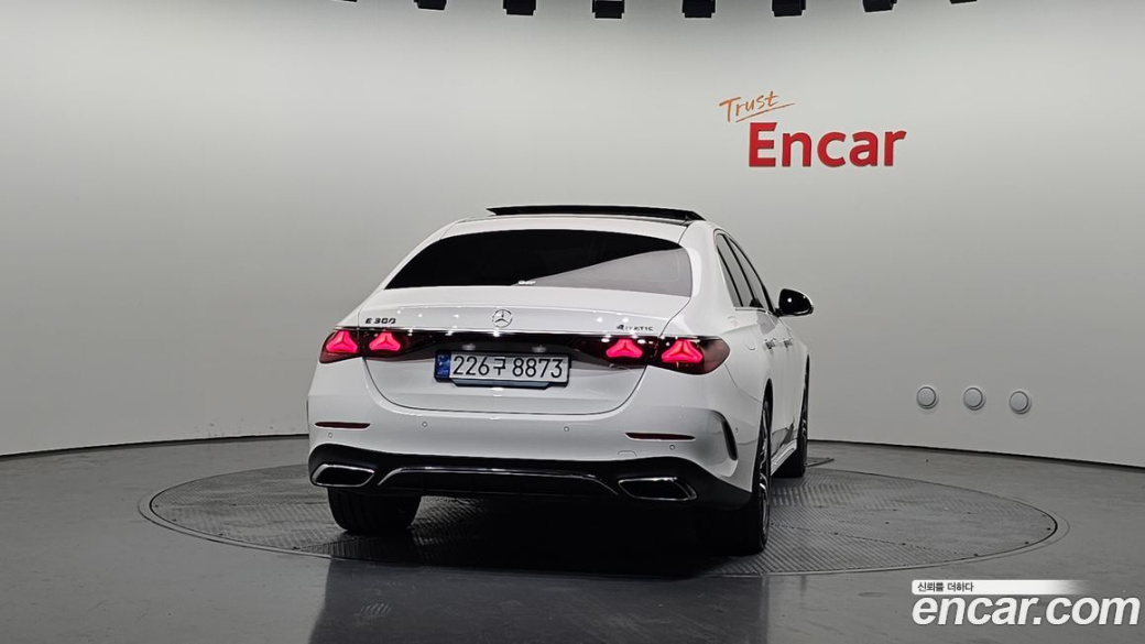 Mercedes-Benz E-Class E300 4MATIC AMG Line, 2024