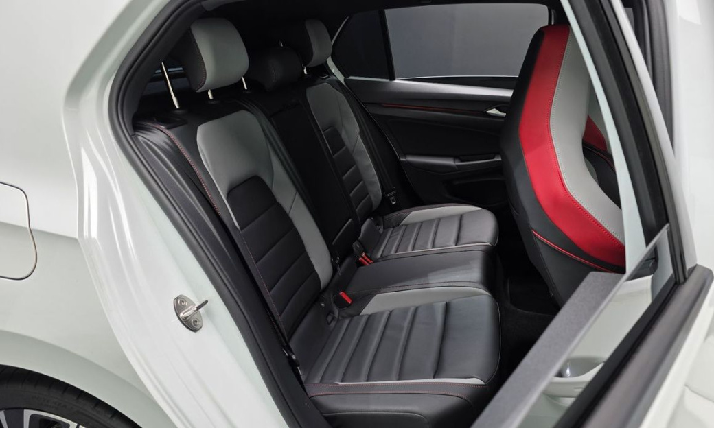 Volkswagen Golf 2.0 GTI, 2024