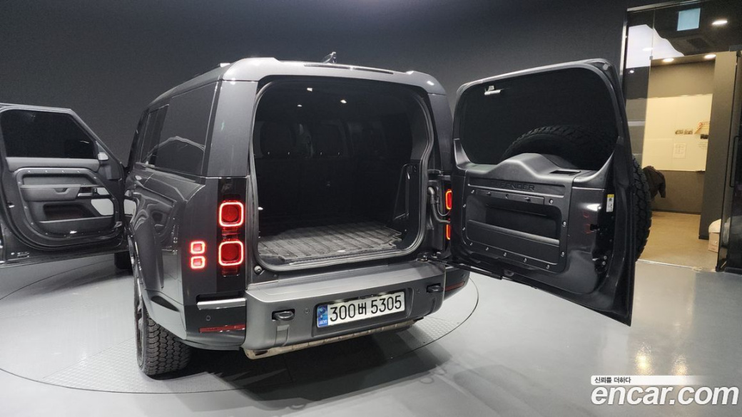 Land Rover Defender 130 P400 Outbound, 2024