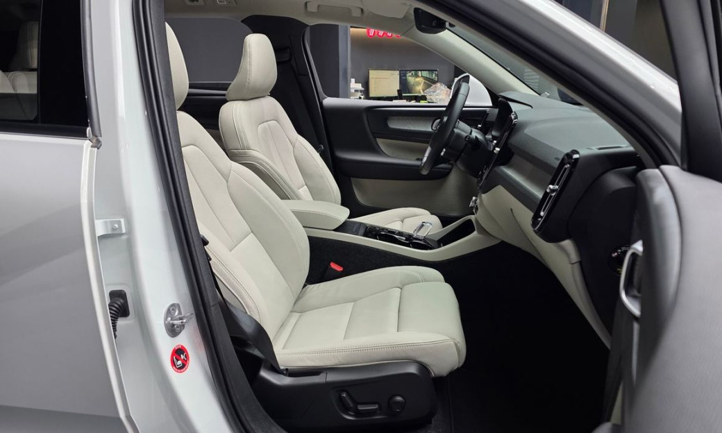 Volvo XC40 B4 Ultra Bright, 2025