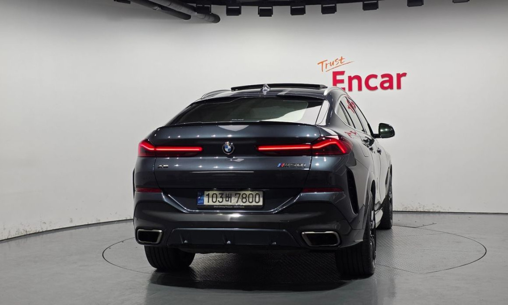 BMW X6 M50i, 2022