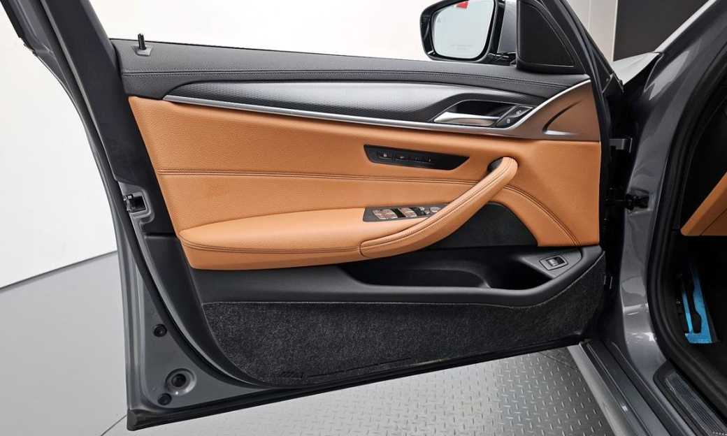 BMW 5-Series 520i M Sport, 2023