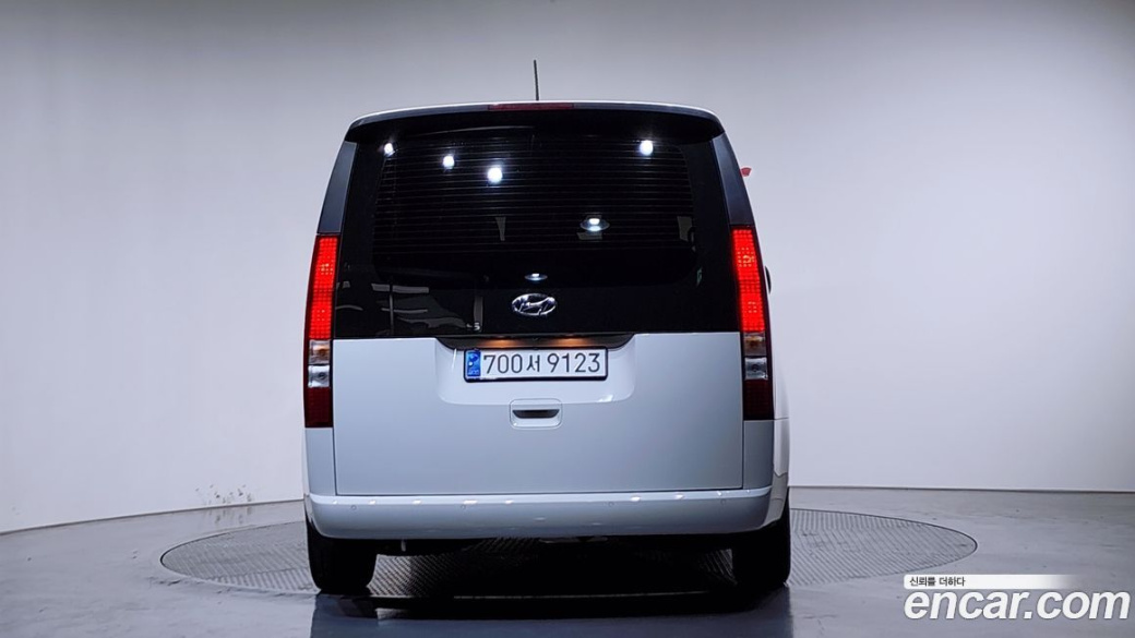 Hyundai Staria Tourer 11-Seater, 2024
