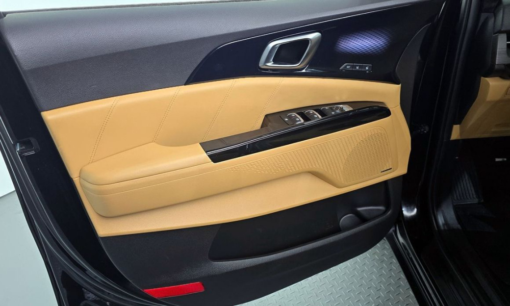 Kia Carnival 11-Seater Signature, 2023