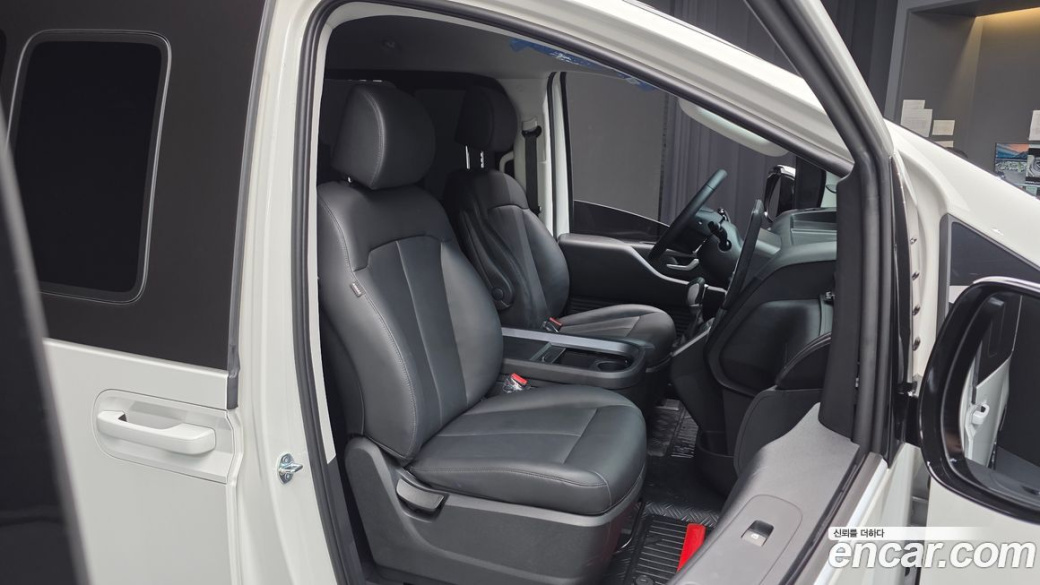 Hyundai Staria Cargo 5-Seater, 2025
