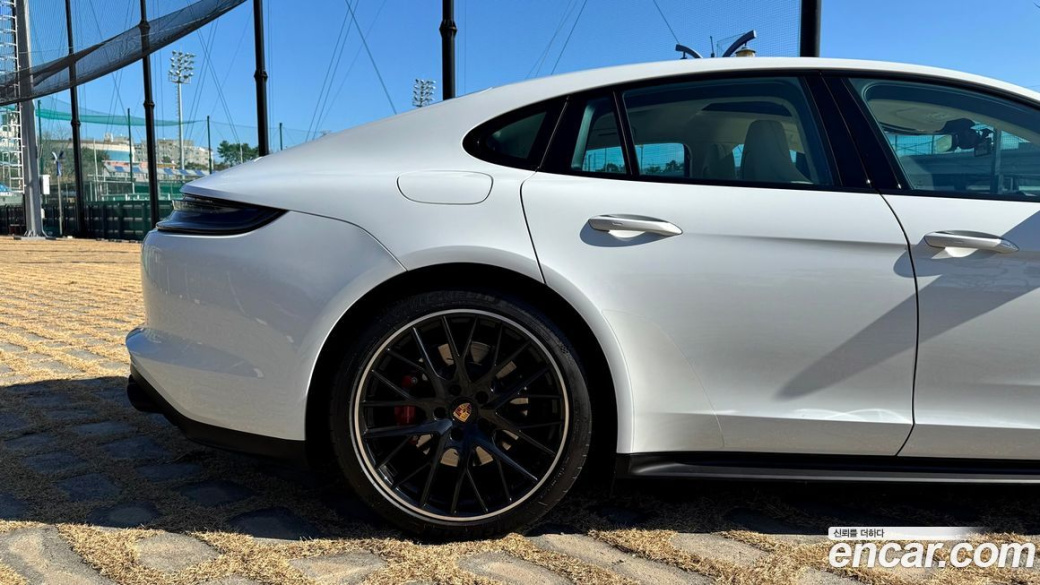 Porsche Panamera 4.0 GTS, 2022