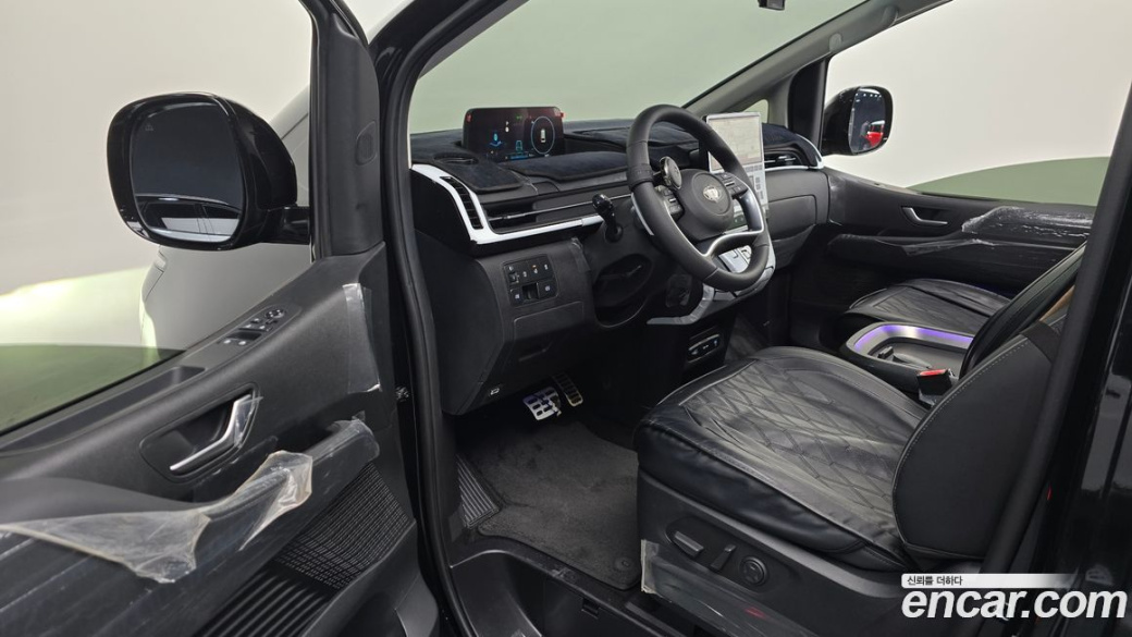 Hyundai Staria 4WD Lounge 7-Seater, 2025