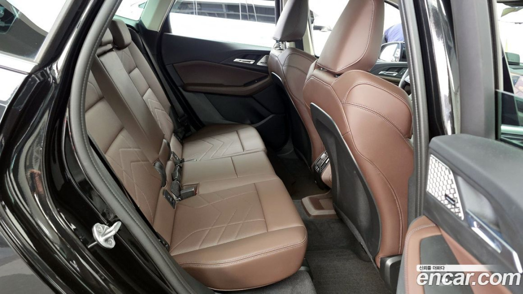 BMW 2-Series 220i Luxury, 2025