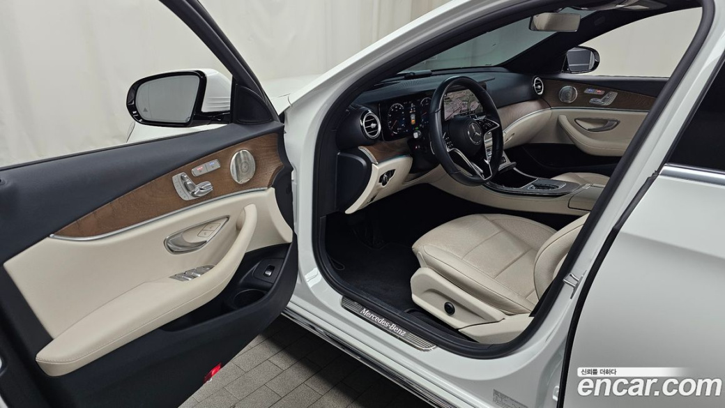 Mercedes-Benz E-Class E220d 4MATIC Exclusive, 2022