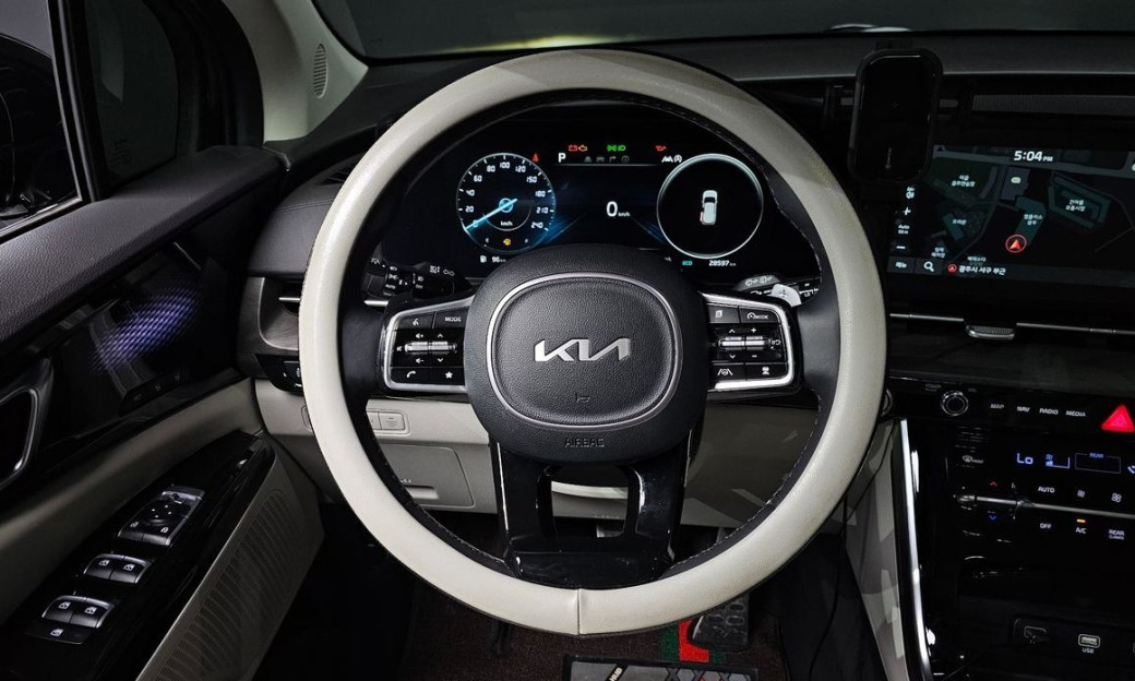 Kia Carnival 9-Seater Signature, 2023