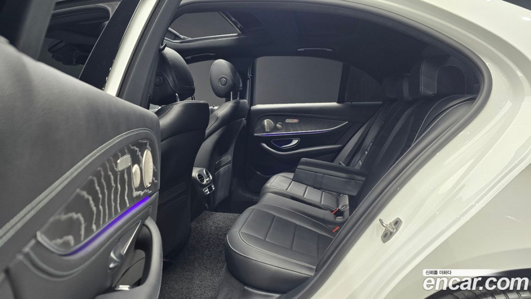 Mercedes-Benz E-Class E350 4MATIC AMG Line, 2023