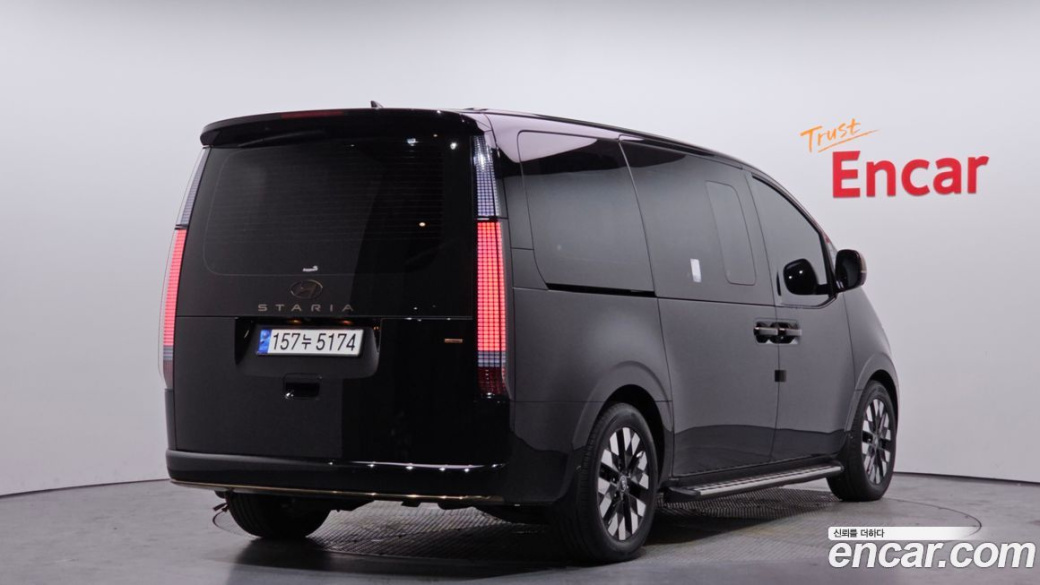 Hyundai Staria 4WD Lounge 9-Seater, 2025