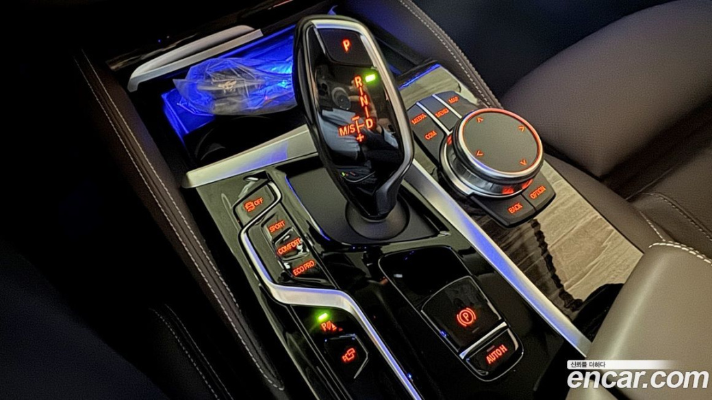 BMW 5-Series 523d Luxury, 2023
