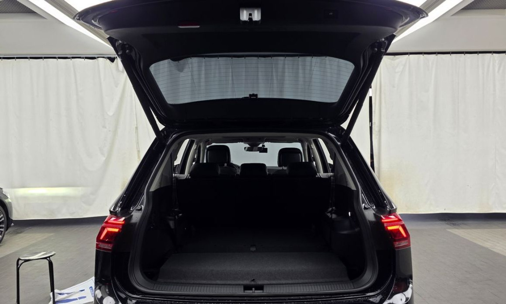 Volkswagen Tiguan 2.0 TSI Prestige, 2024